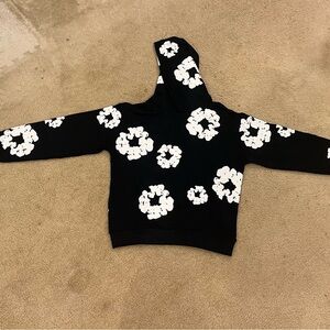 BEST OFFER Denim Tears Black Hoodie
Medium Men’s